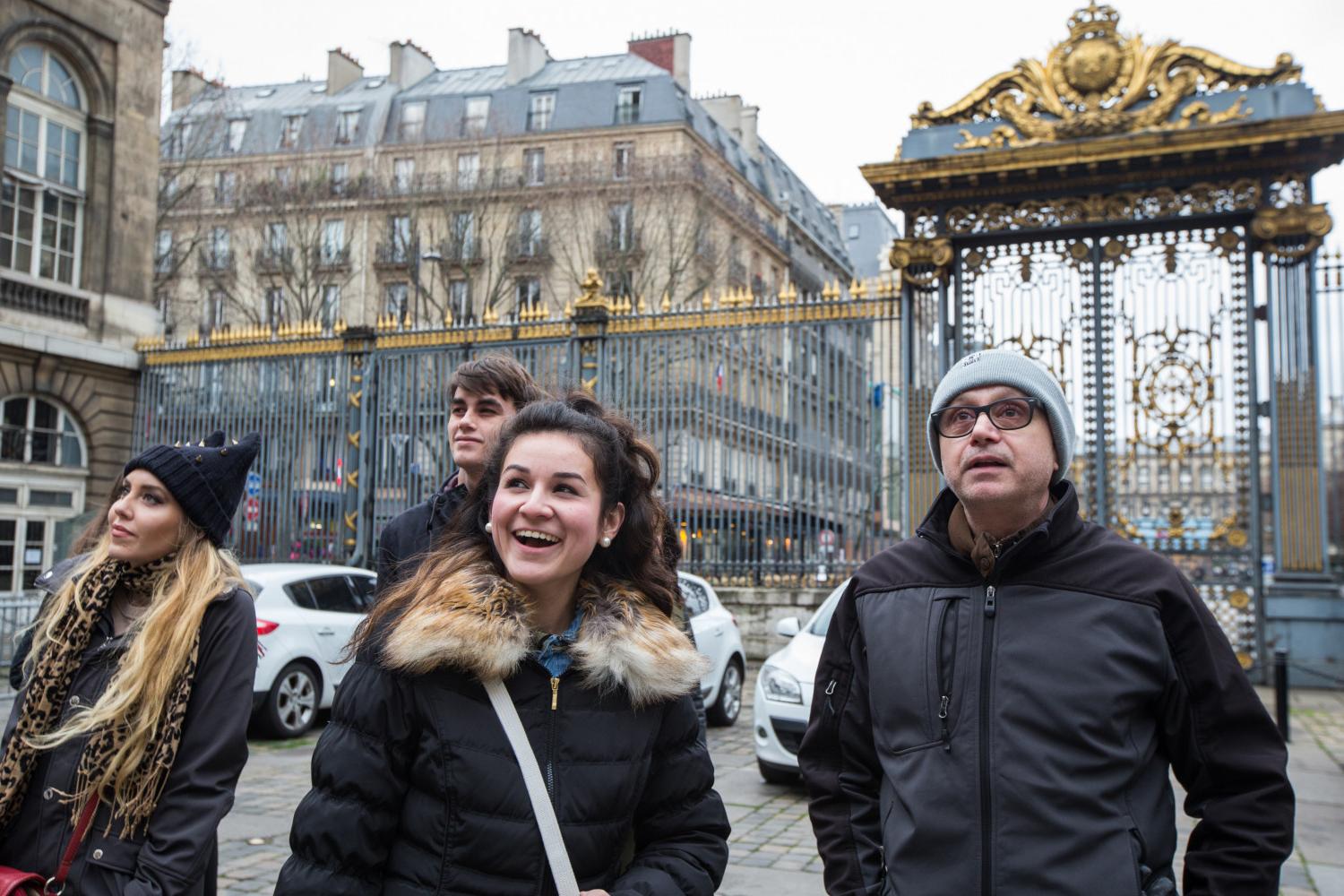 <a href='http://careertraining.slbprod.net'>博彩网址大全</a> French Professor Pascal Rollet leads students on a study tour in Paris.